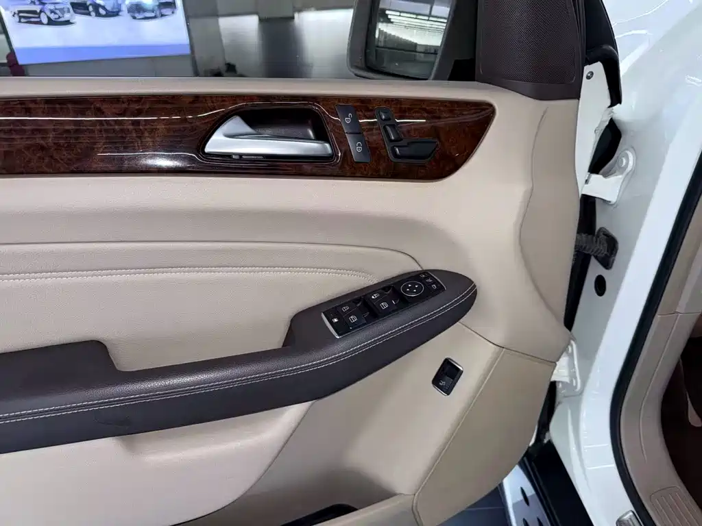 Mercedes-Benz M-Class — миниатюра 17