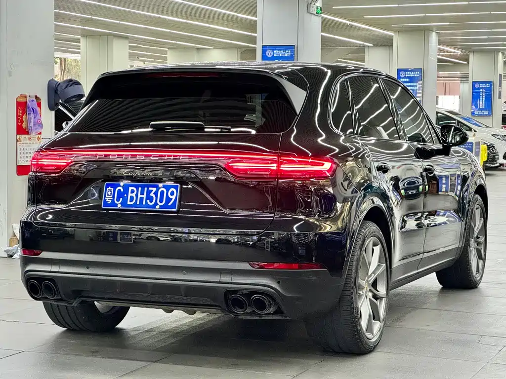 Porsche Cayenne — миниатюра 13