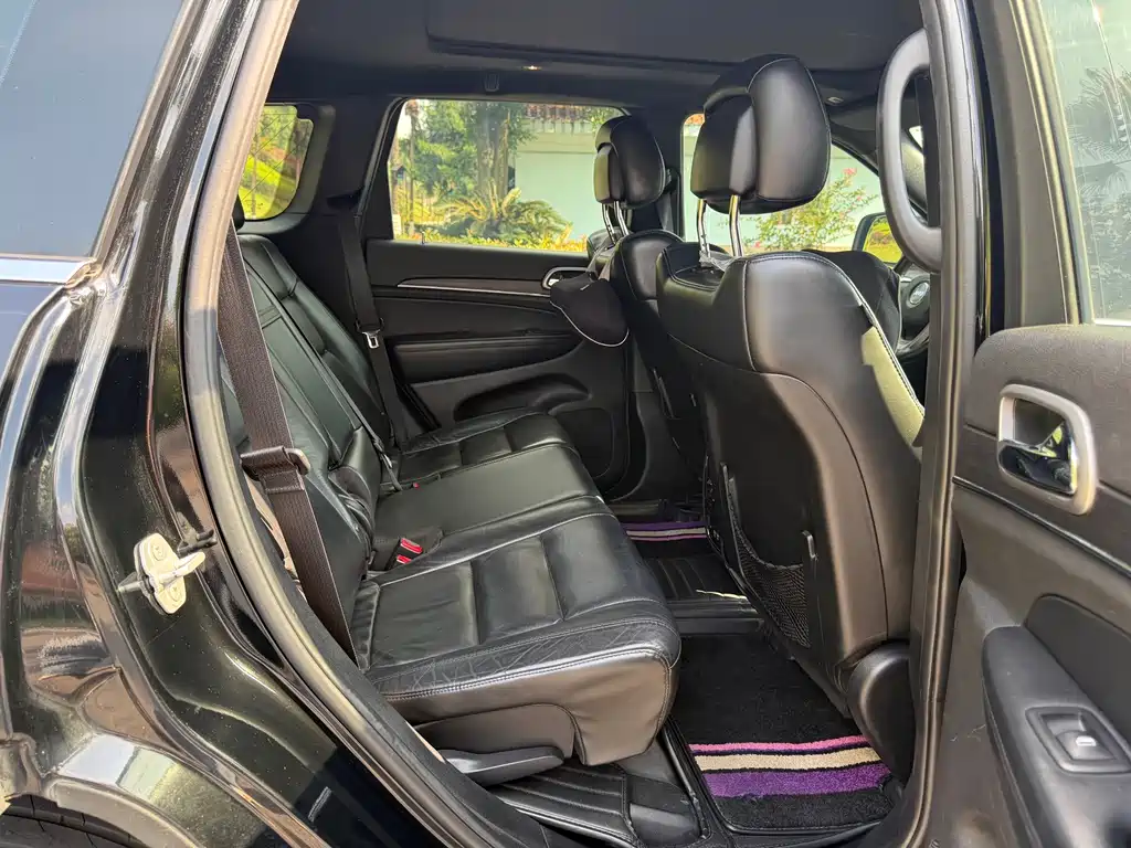 Jeep Grand Cherokee (Import) — миниатюра 11