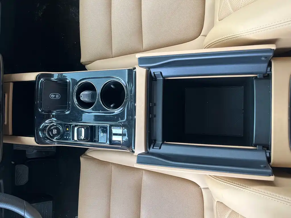 GAC Motor 传祺E8 PHEV — миниатюра 18