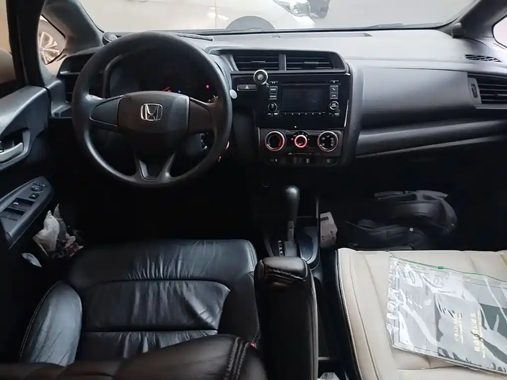 Honda Fit — миниатюра 10