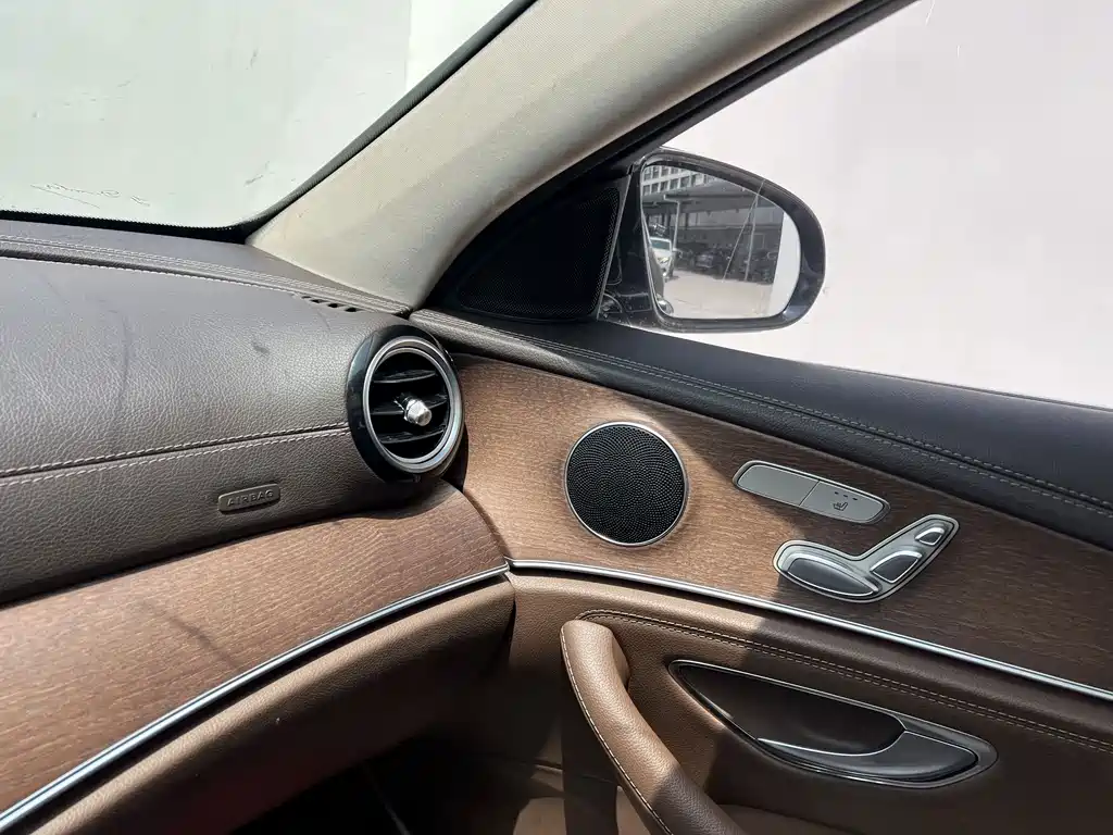 Mercedes-Benz E-Class — миниатюра 8