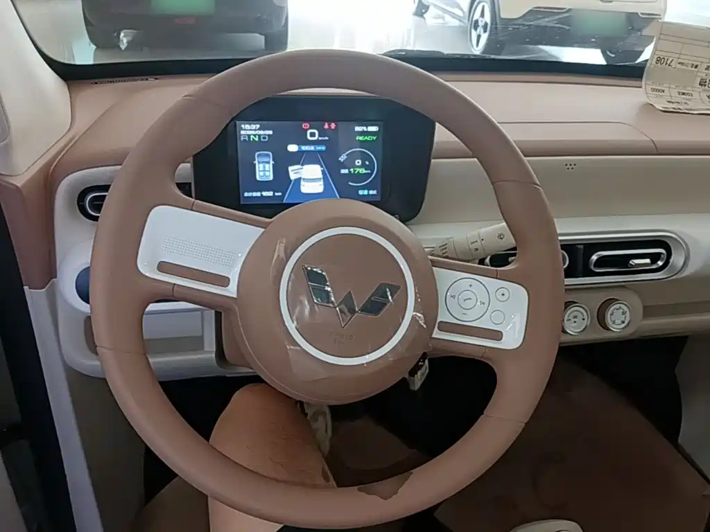 Wuling MINIEV — миниатюра 11