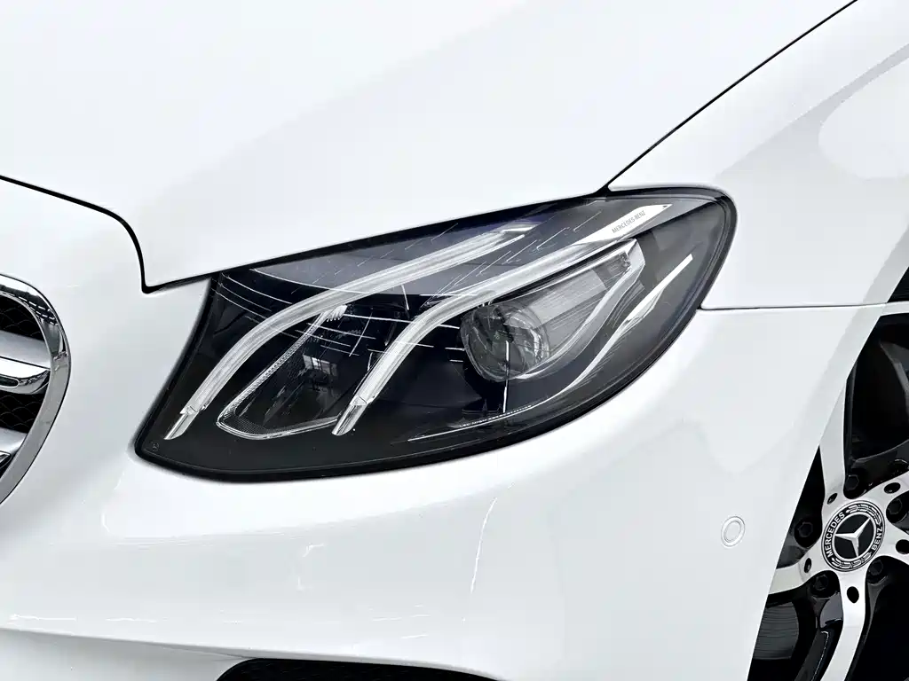 Mercedes-Benz E-Class — миниатюра 16