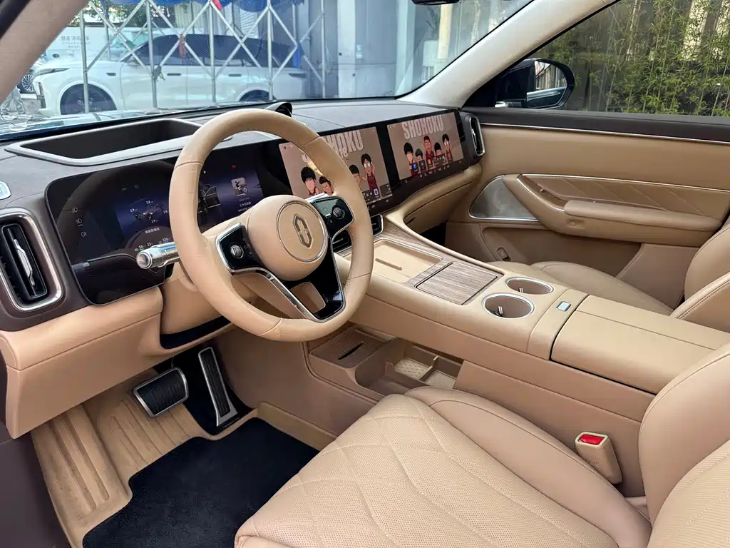 AITO ASK THE WORLD M8