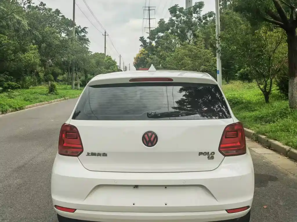 VOLKSWAGEN POLO