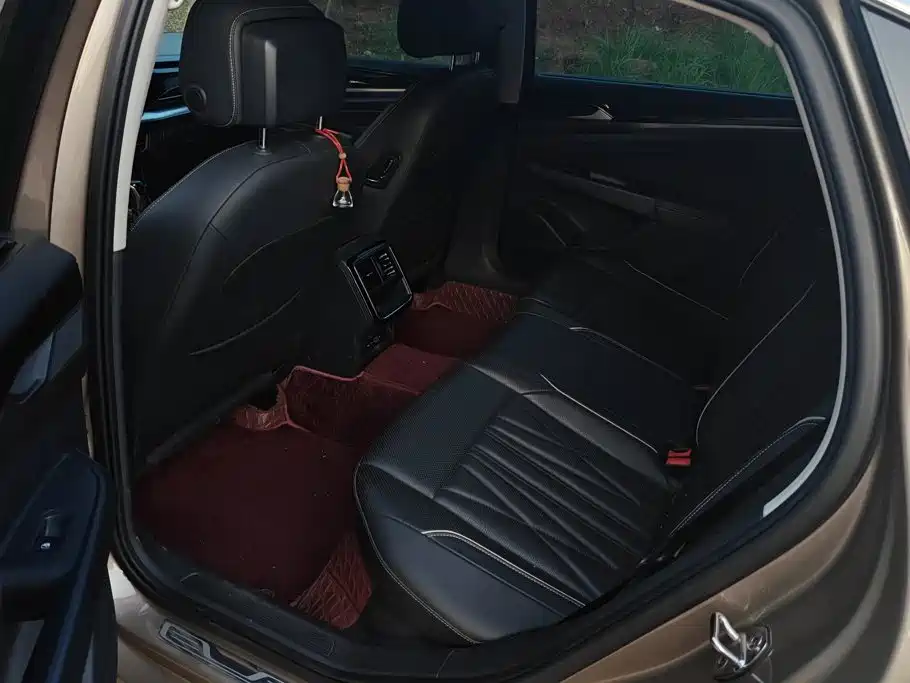 Volkswagen Passat — миниатюра 11