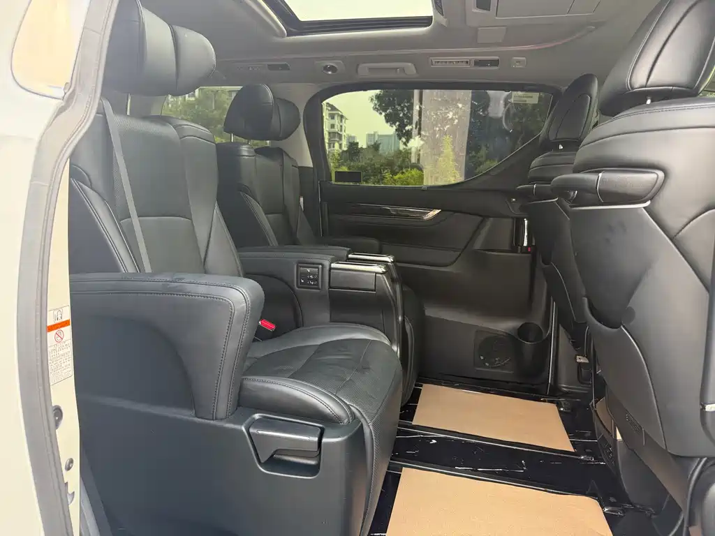 Toyota Vellfire — миниатюра 16