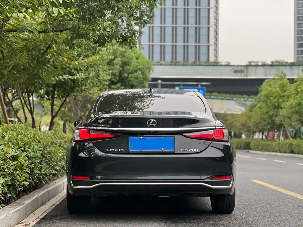 Lexus ES — миниатюра 5