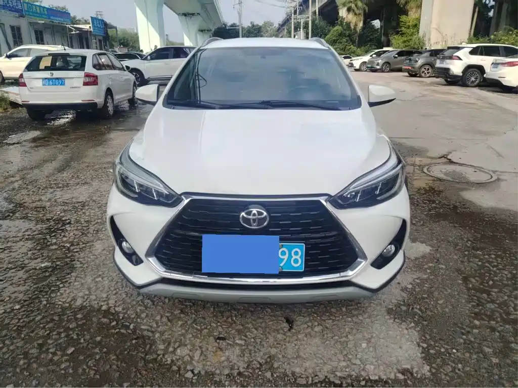 Toyota Yaris L — миниатюра 2
