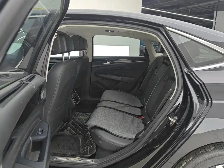 Volkswagen Passat 2023 — фото 11