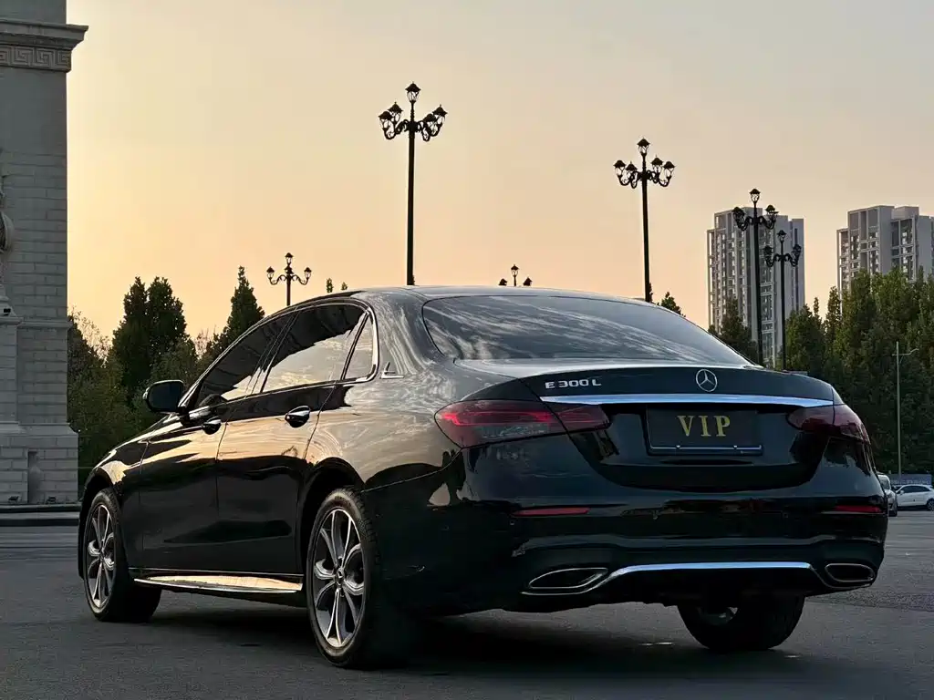 Mercedes-Benz E-Class — миниатюра 7