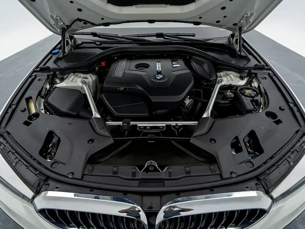 BMW 5 Series — миниатюра 11
