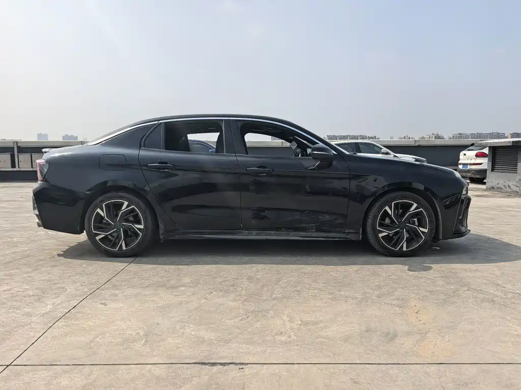 Lynk & Co 03 — миниатюра 17