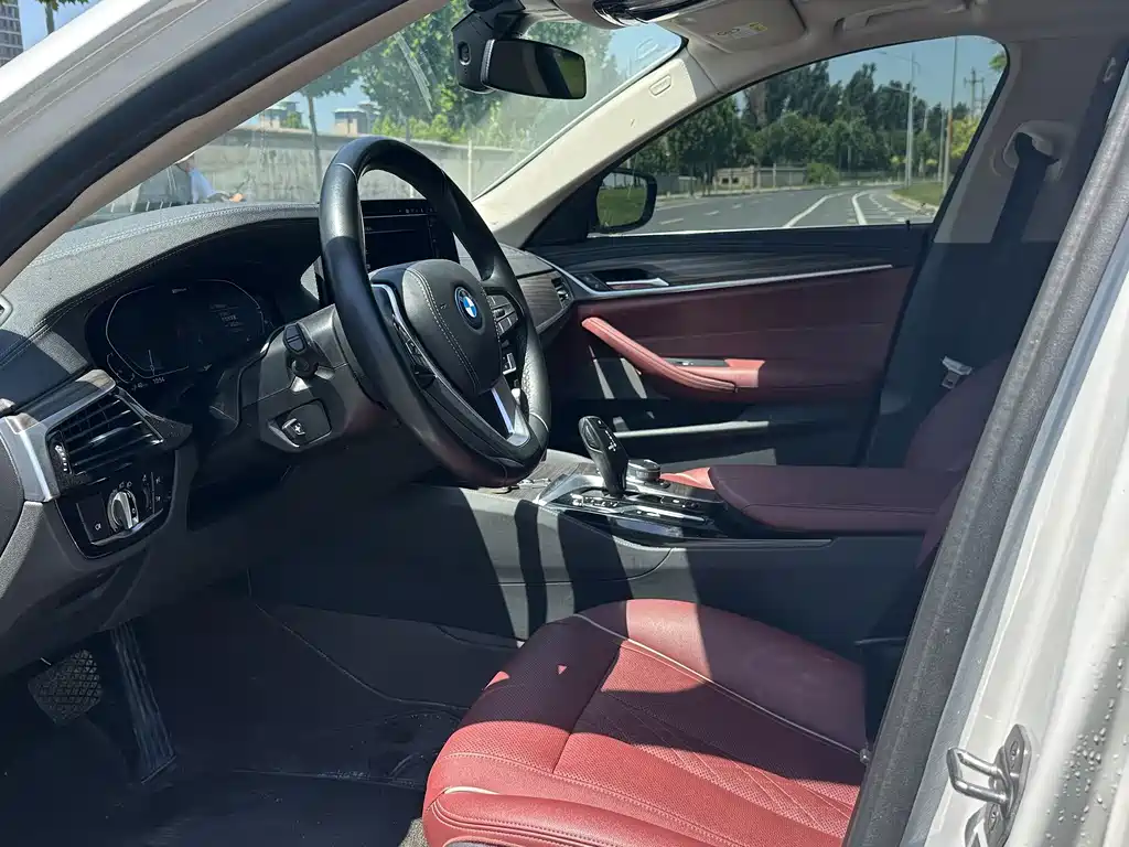 BMW 5 Series New Energy — миниатюра 9