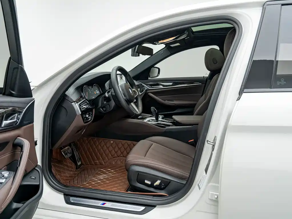BMW 5 Series — миниатюра 15