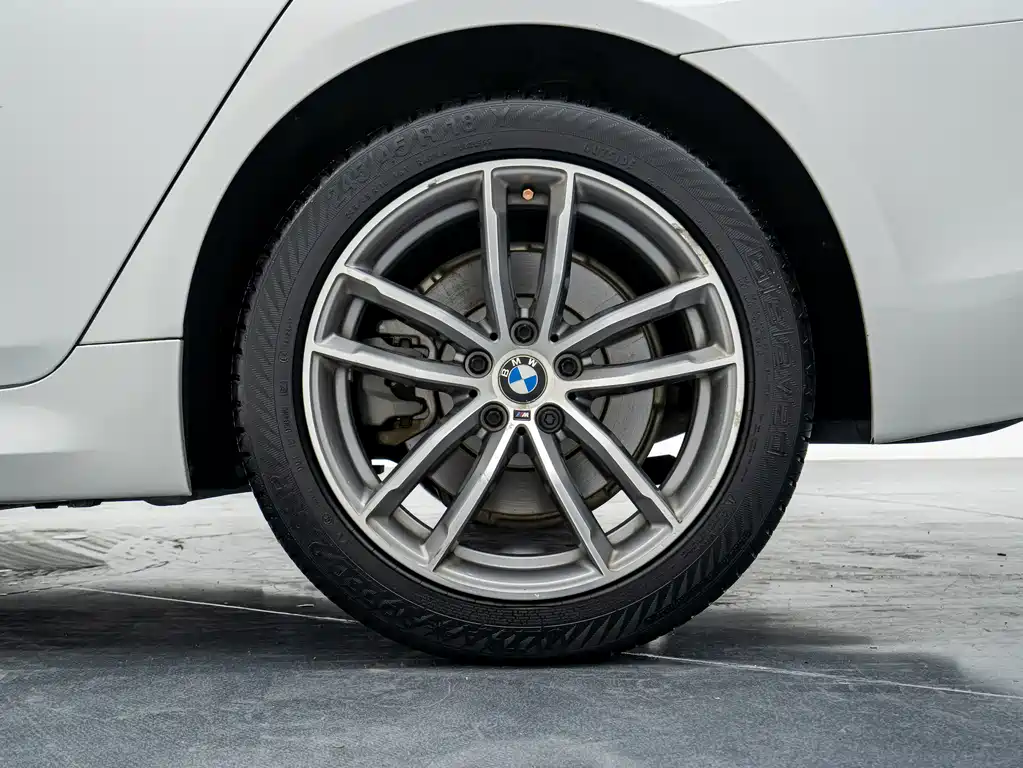 BMW 5 Series — миниатюра 10