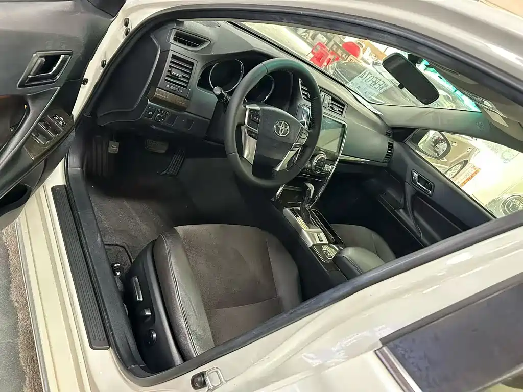 Toyota Reiz — миниатюра 5