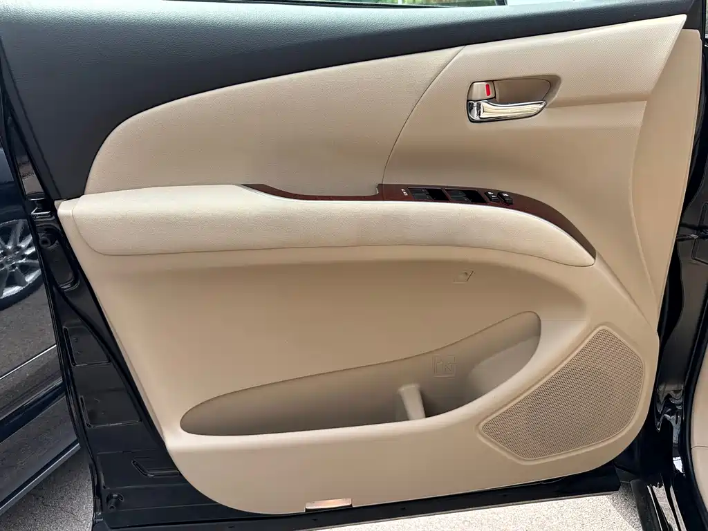 Toyota Previa 2017 2.4L AT