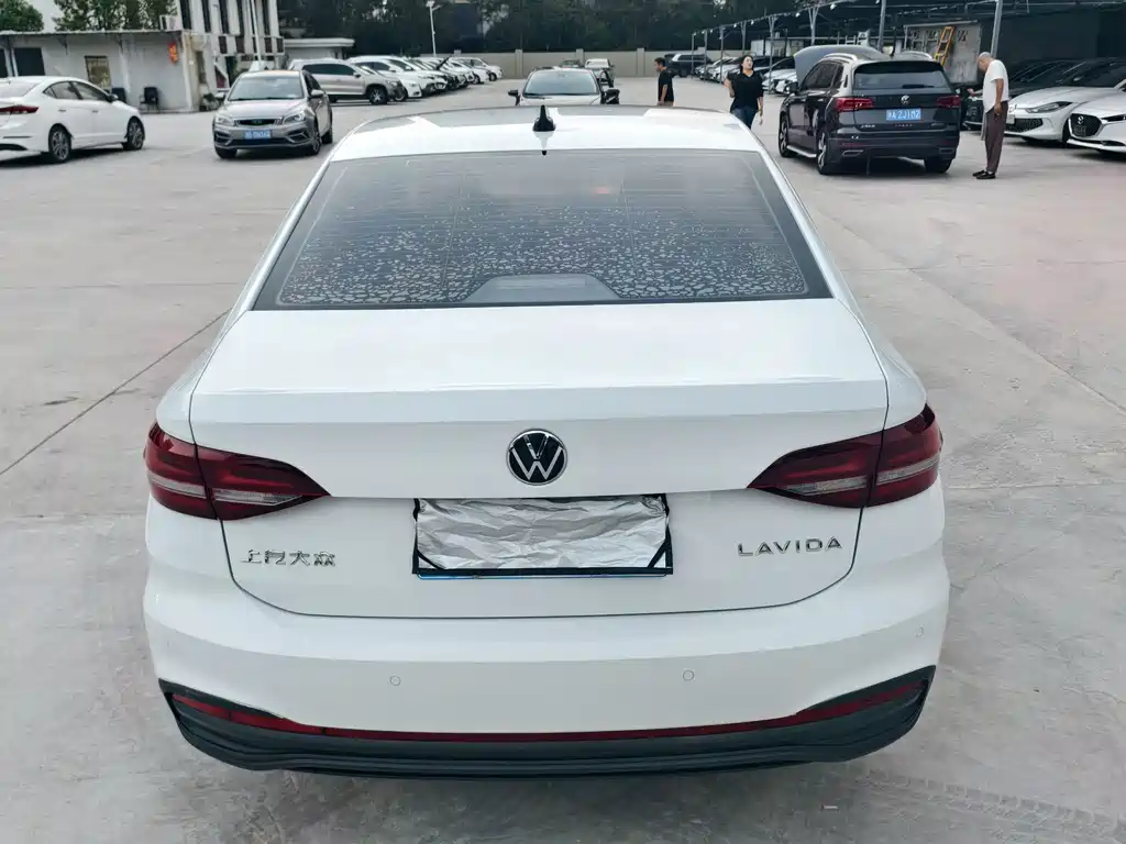 Volkswagen Lavida — миниатюра 4
