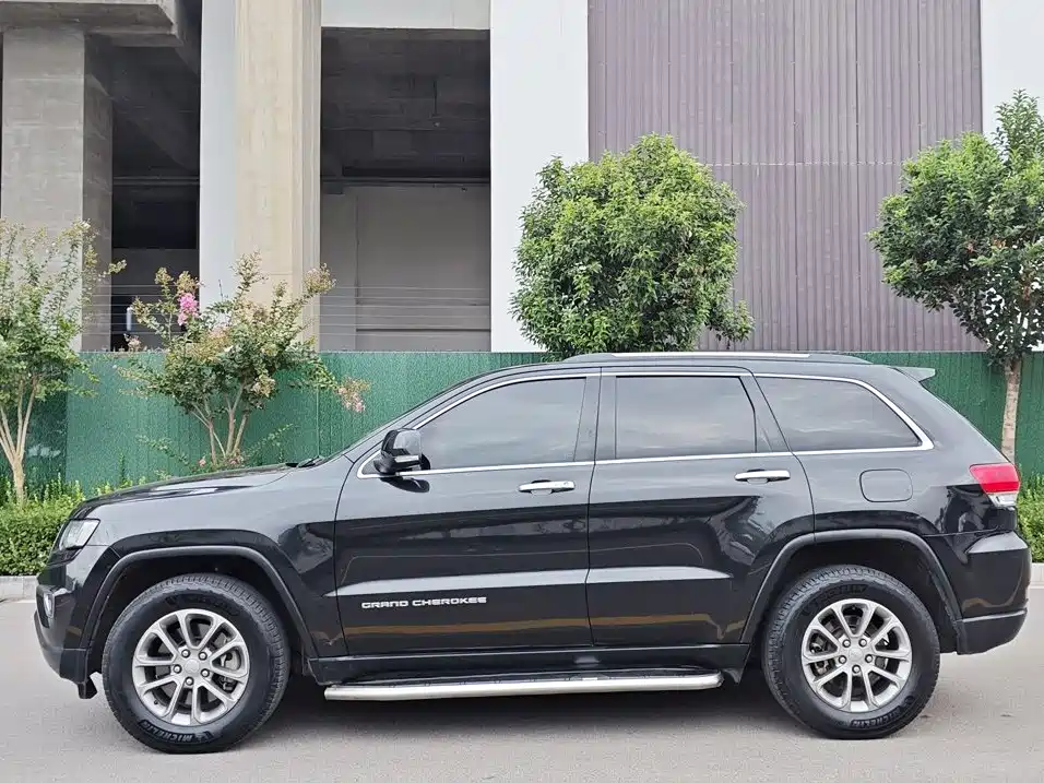 Jeep Grand Cherokee (Import) — миниатюра 3
