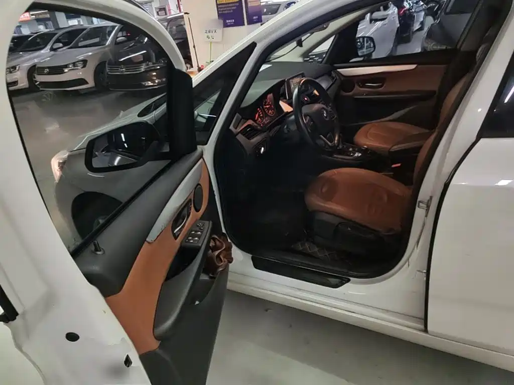 BMW 2 Series Active Tourer — миниатюра 16