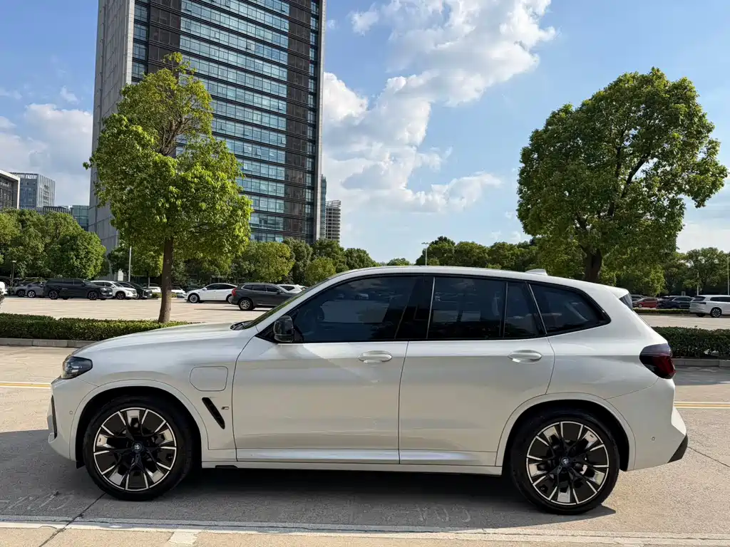 BMW iX3 — миниатюра 4