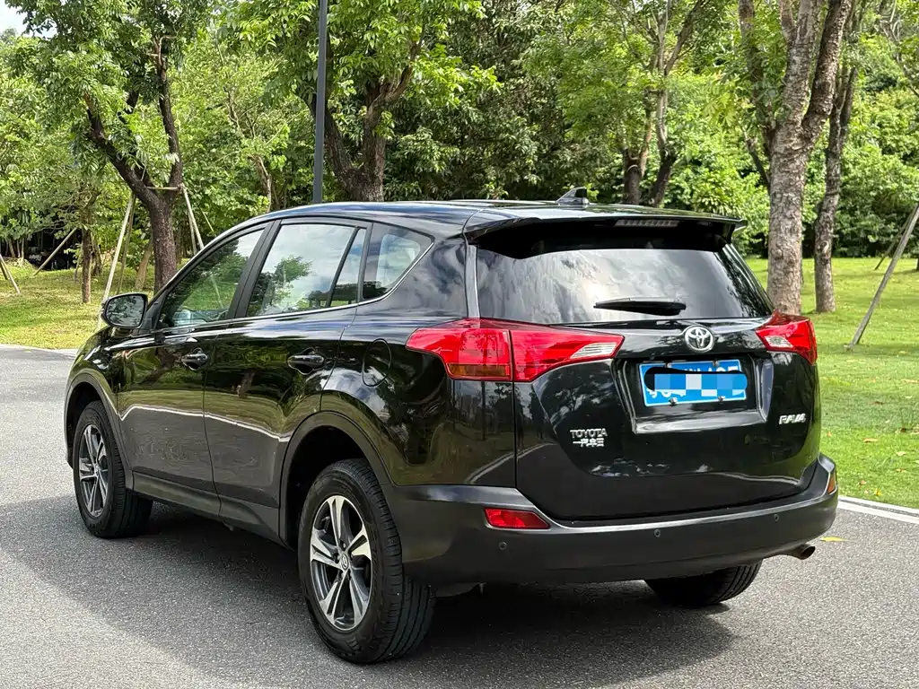 Toyota RAV4 — миниатюра 7