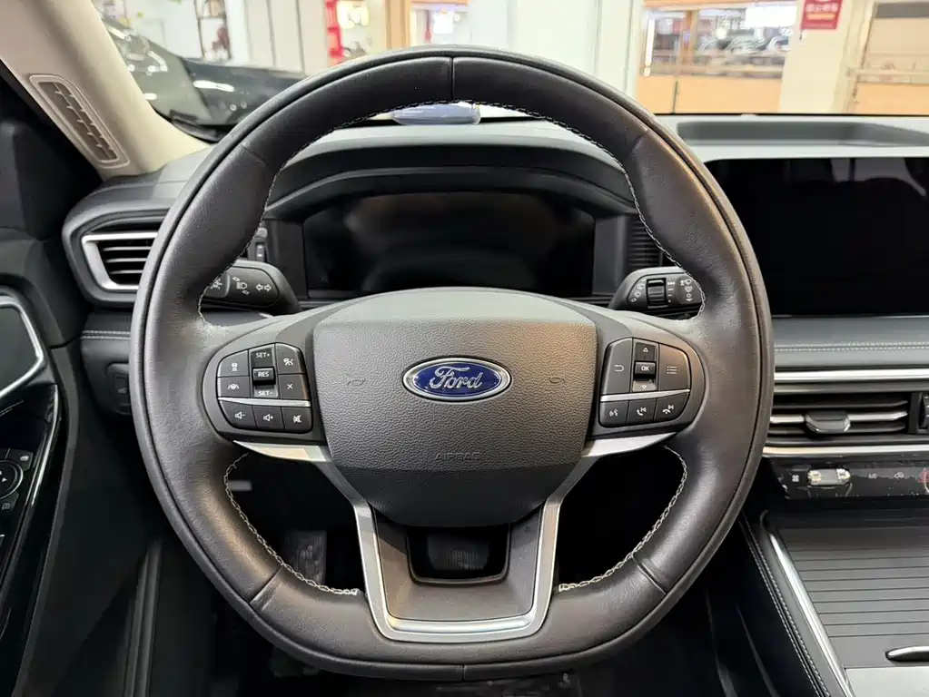 Ford Explorer — миниатюра 8