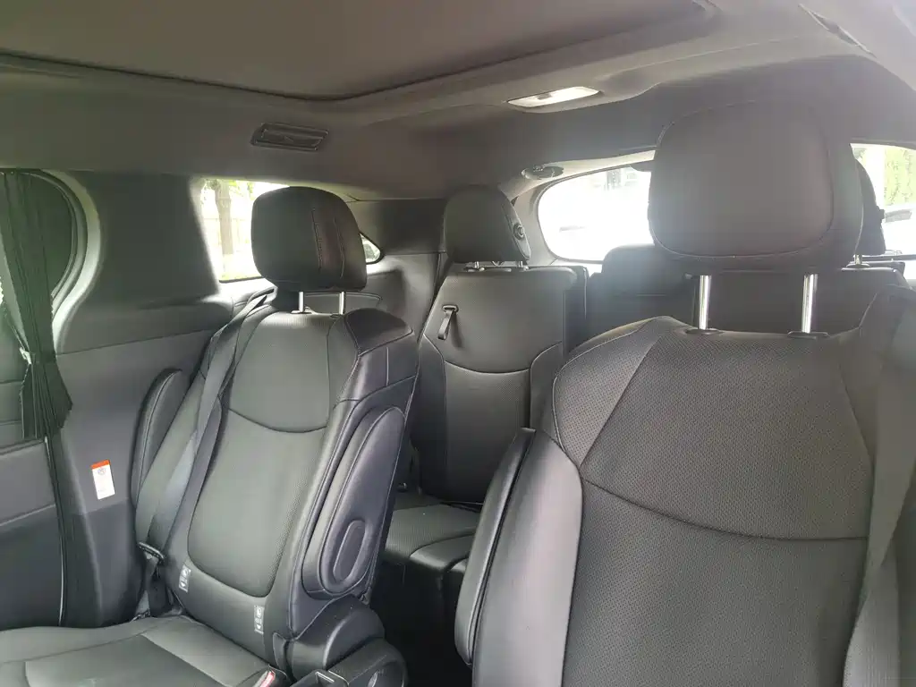 Toyota Granvia — миниатюра 13