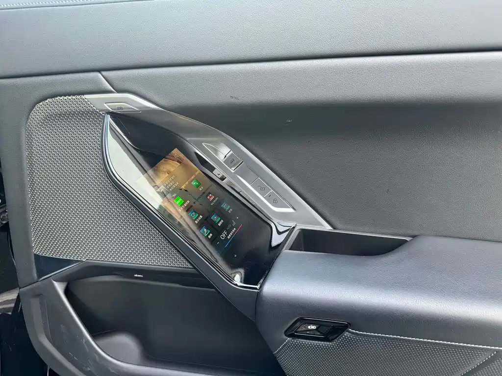 BMW i7 — миниатюра 8