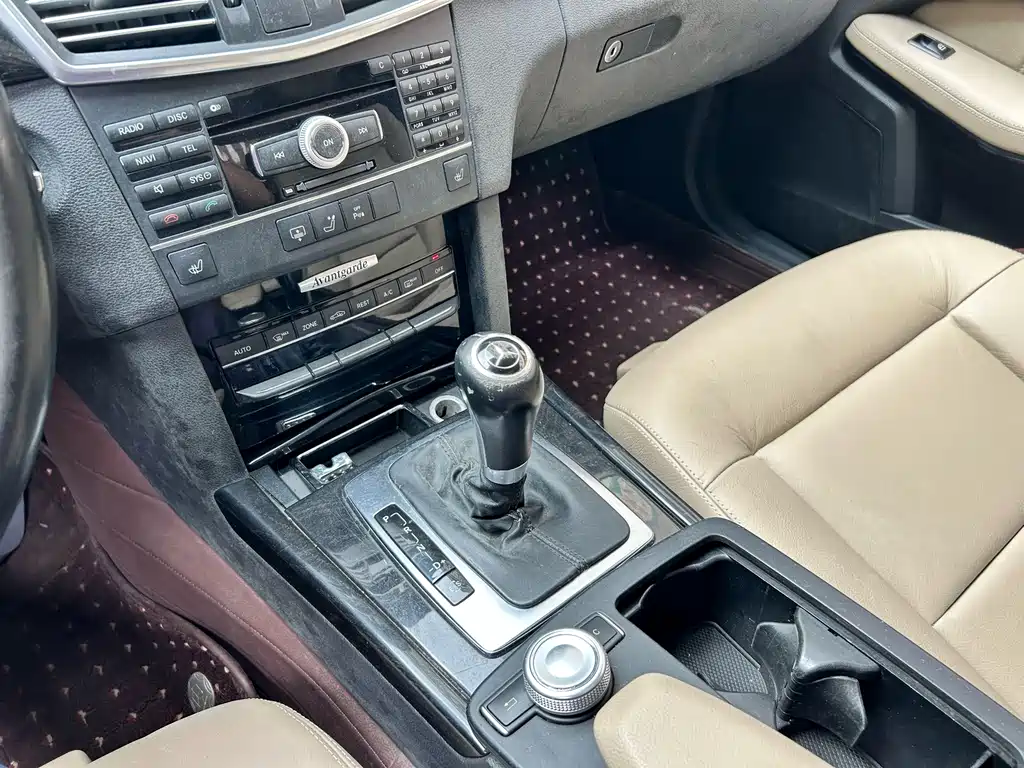 Mercedes-Benz E-Class — миниатюра 12