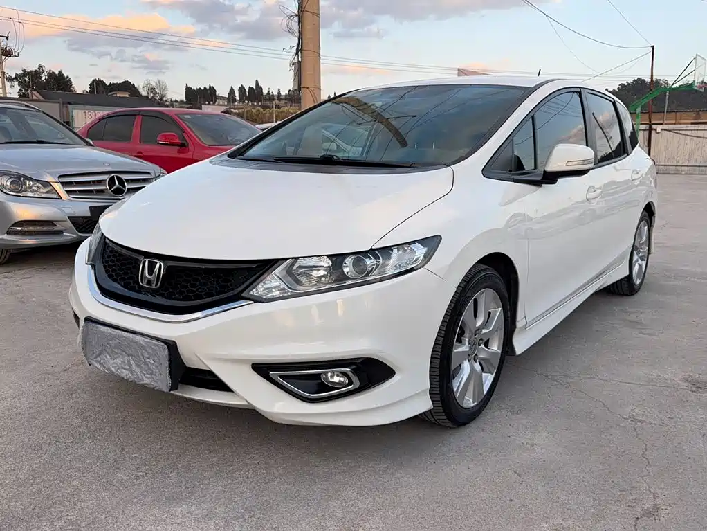 Honda Jade 2016 1.8L AT Comfort 5 мест