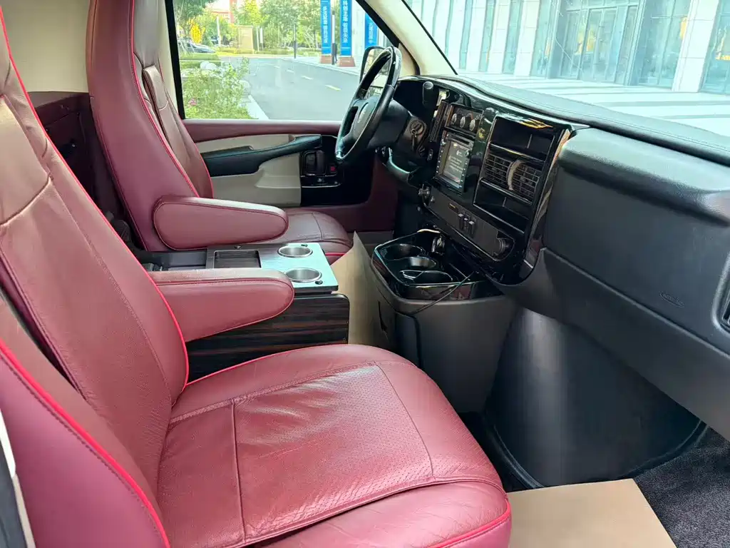 GMC Savana — миниатюра 11