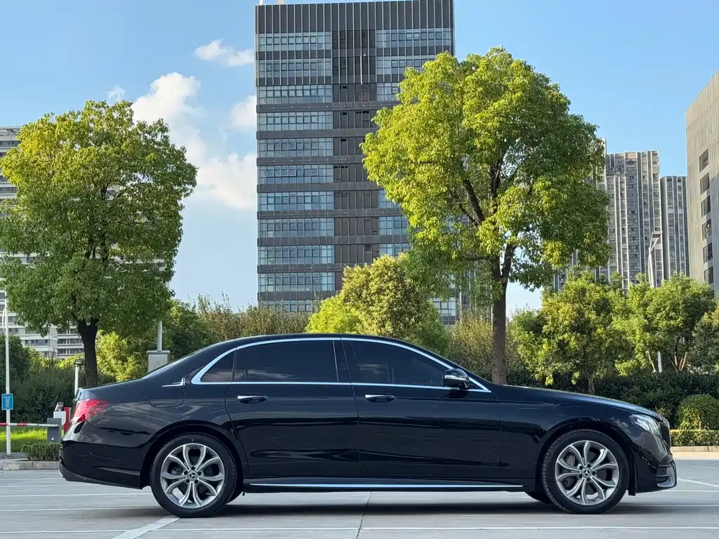 Mercedes-Benz E-Class — миниатюра 15