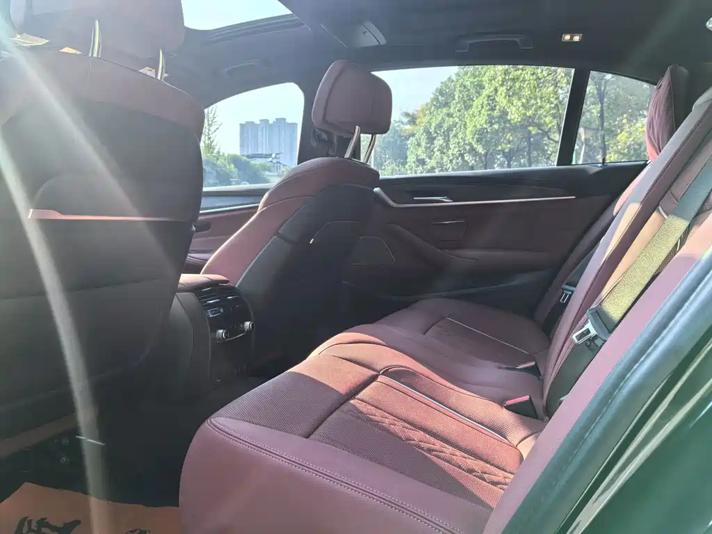 BMW 5 Series — миниатюра 7