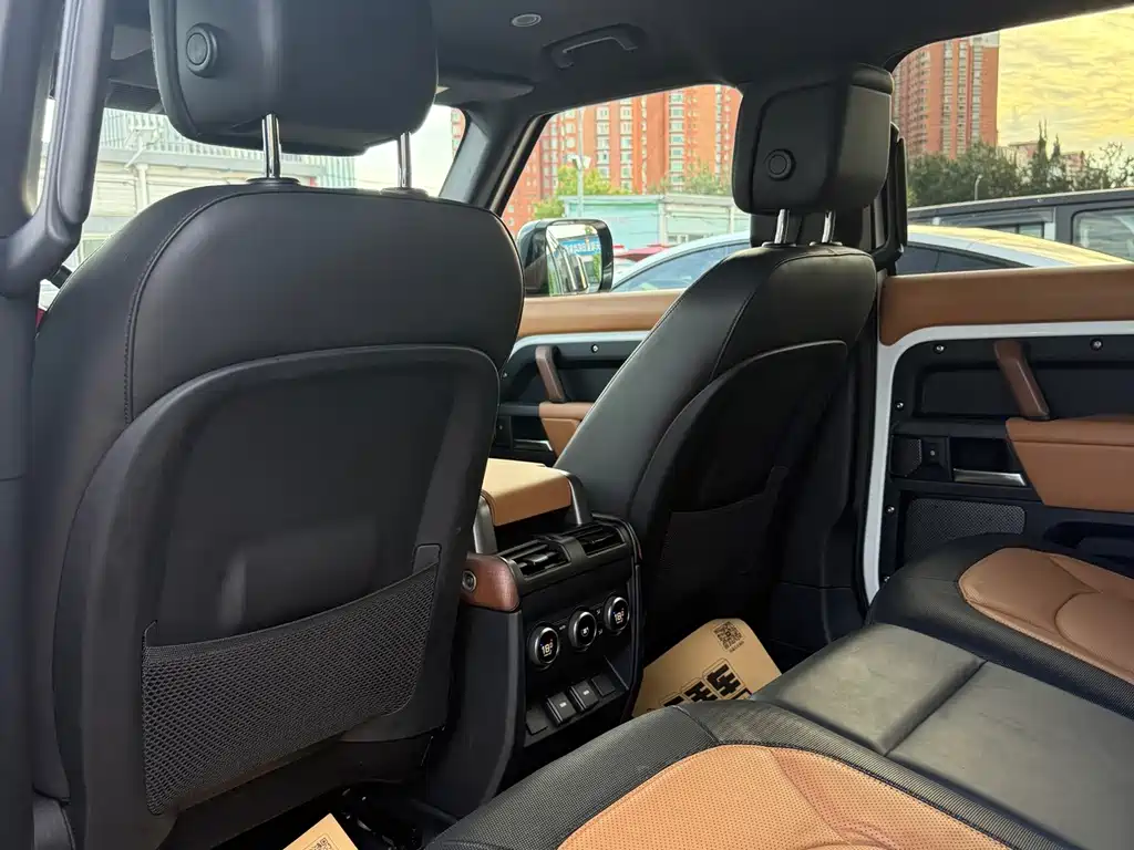 Land Rover Defender — миниатюра 13