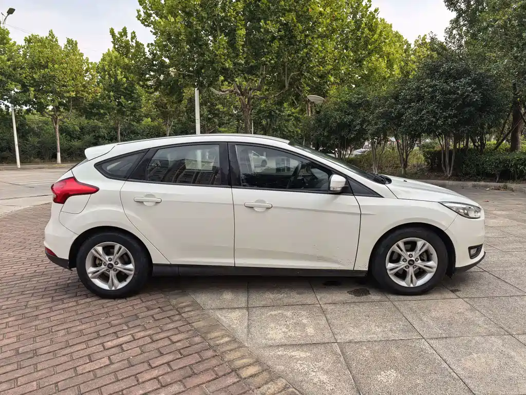 Ford Focus — миниатюра 8