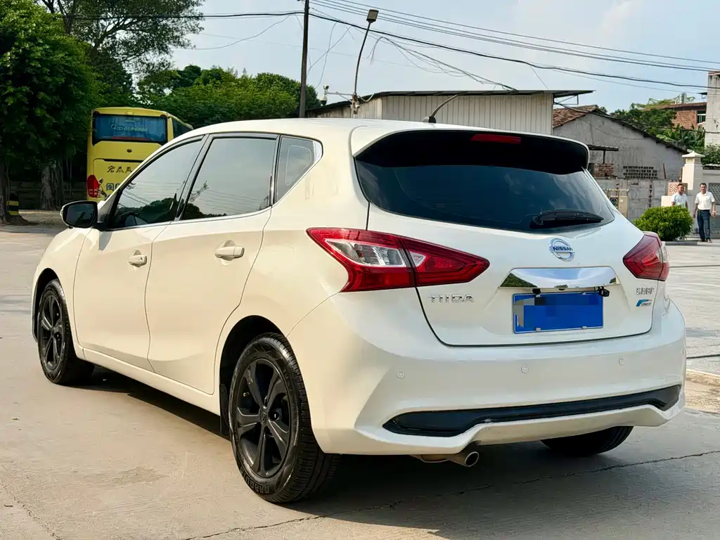 Nissan Tiida — миниатюра 4