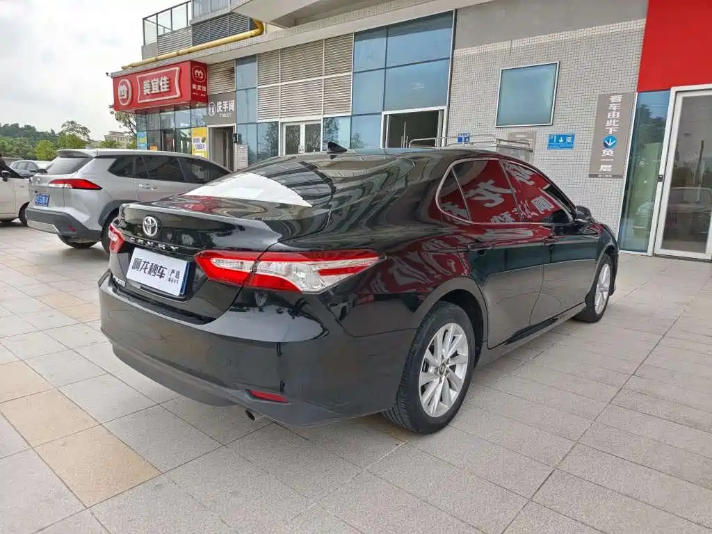 Toyota Camry — миниатюра 5