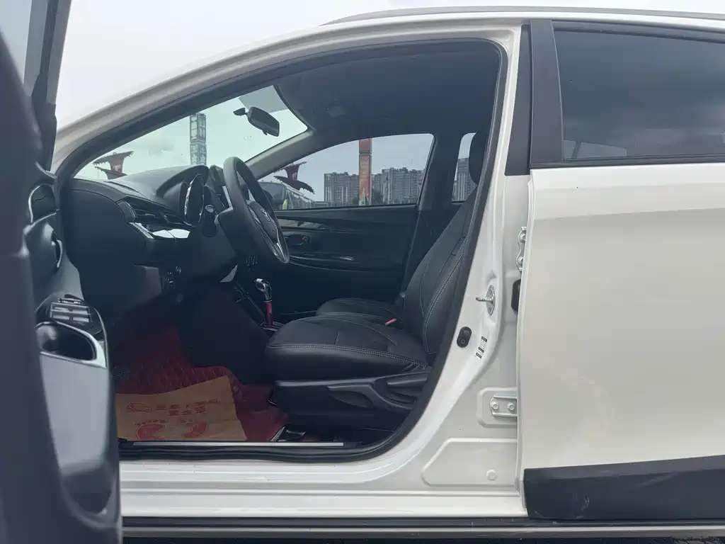 Toyota Yaris L — миниатюра 9