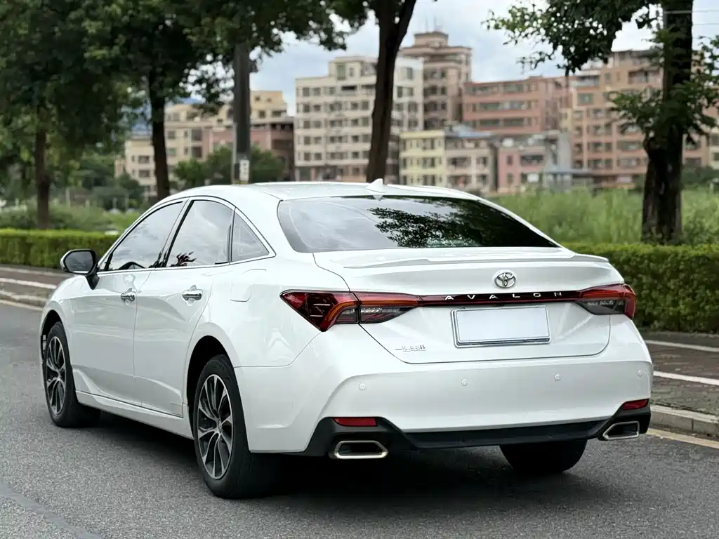 Toyota Avalon — миниатюра 10