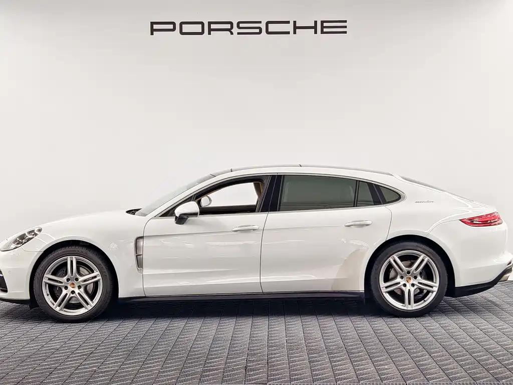 Porsche Panamera — миниатюра 6
