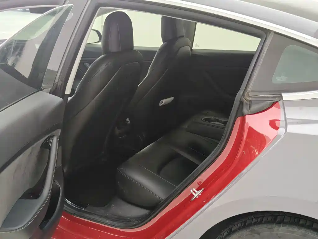 Tesla Model 3 — миниатюра 6