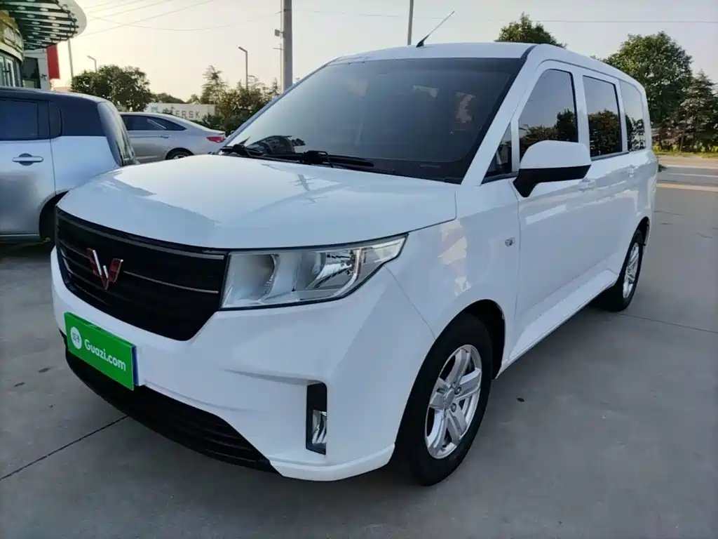 Wuling Hongguang PLUS