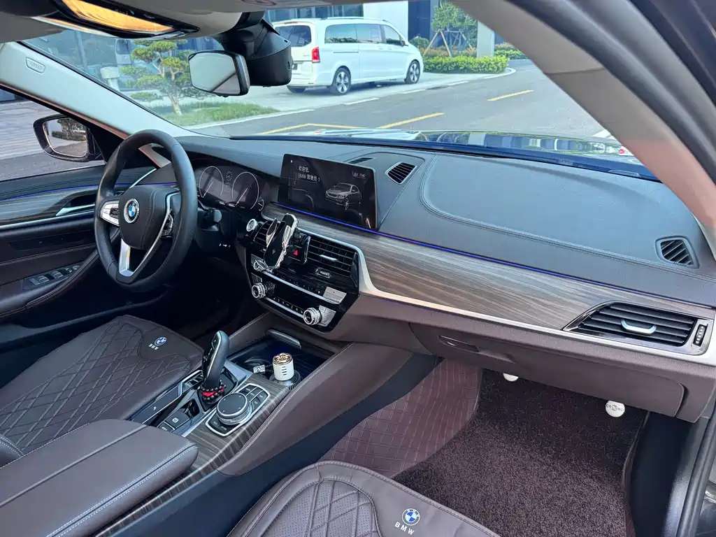 BMW 5 Series — миниатюра 19