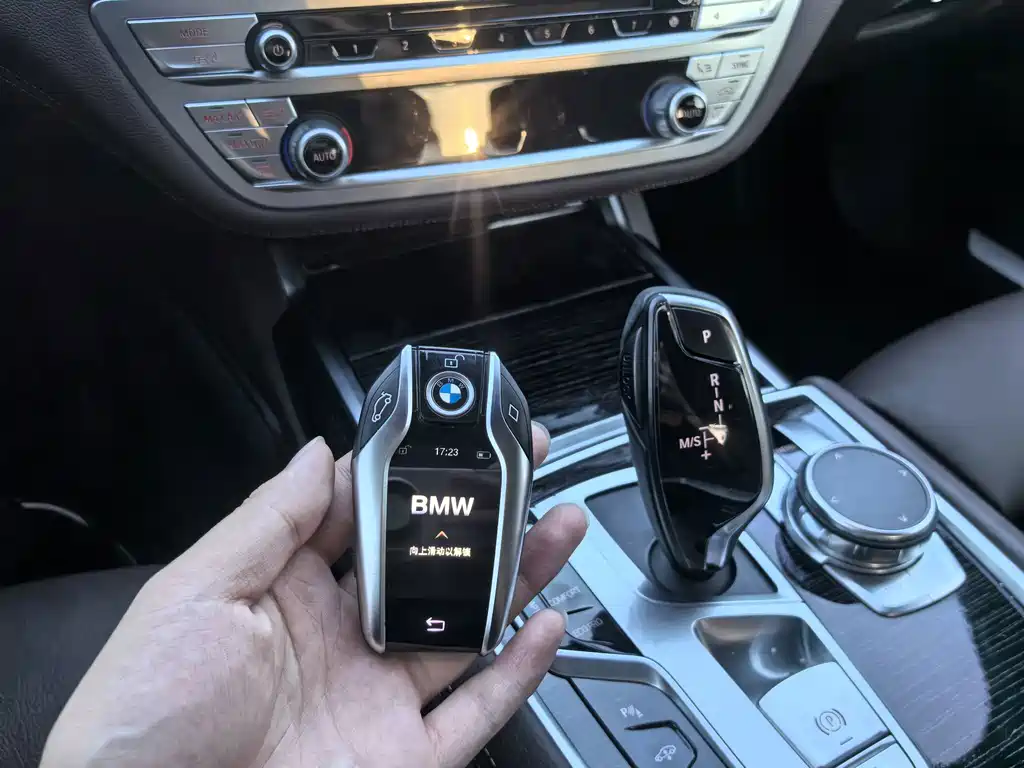 BMW 7 Series — миниатюра 11