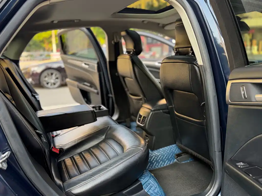 Ford Mondeo — миниатюра 8