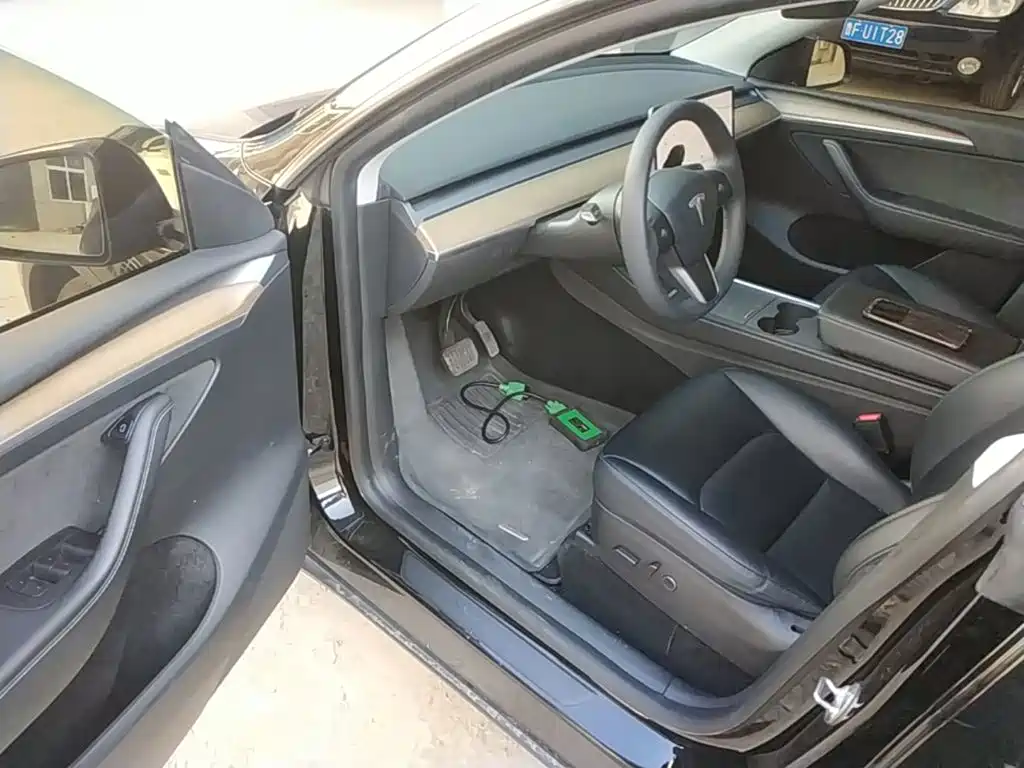 Tesla Model Y — миниатюра 16