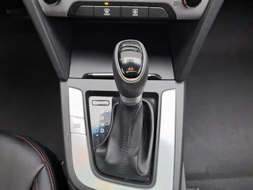Hyundai Elantra — миниатюра 13